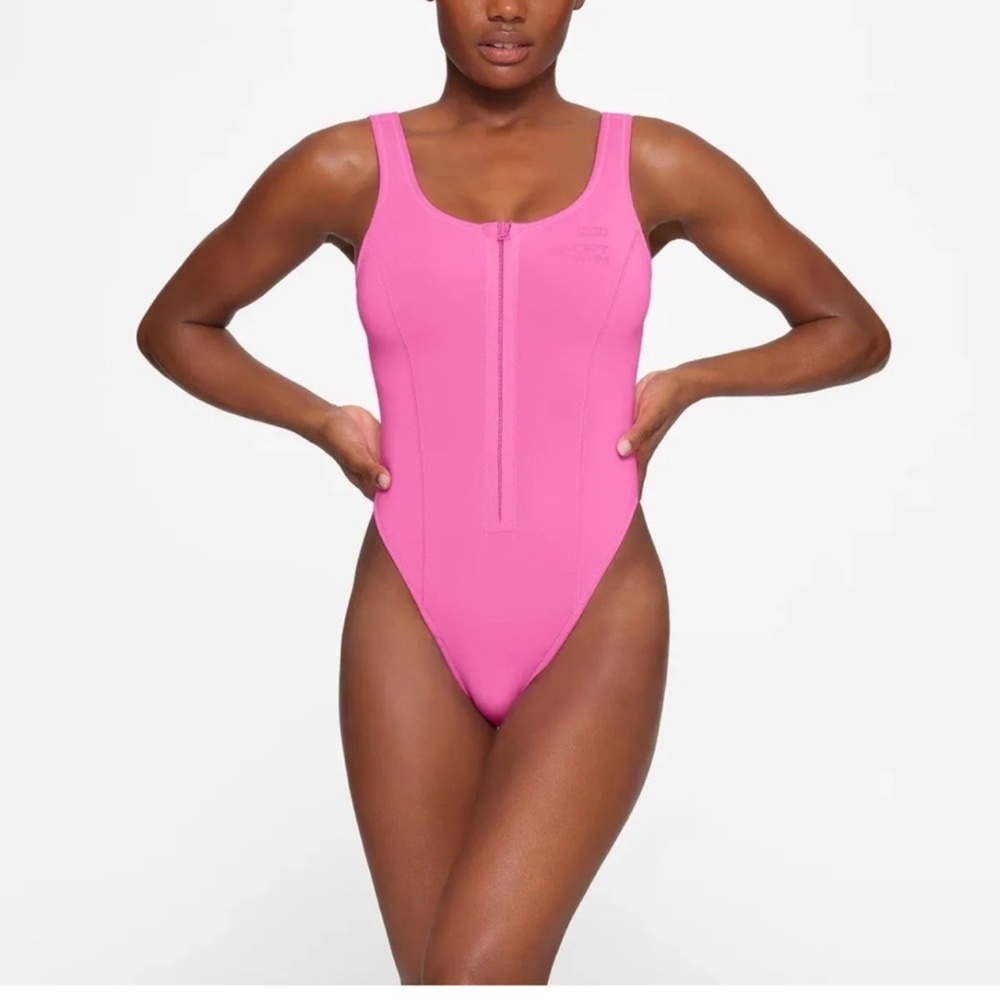 SKIMS ONE PEICE SPORT SWIMSUIT